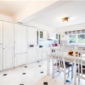 8 Bedroom villa with pool & seaview, near Acharavi, sleeps 16-18